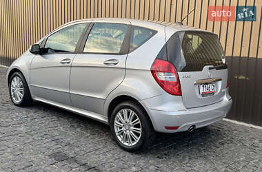 Хэтчбек Mercedes-Benz A-Class 2011 в 