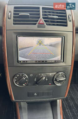 Хэтчбек Mercedes-Benz A-Class 2011 в 