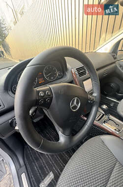 Хэтчбек Mercedes-Benz A-Class 2011 в 