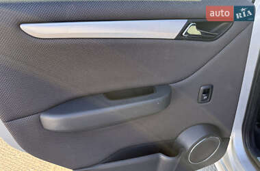 Хэтчбек Mercedes-Benz A-Class 2008 в 