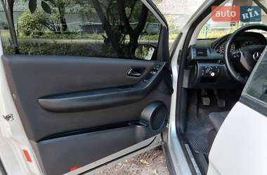 Хэтчбек Mercedes-Benz A-Class 2009 в 
