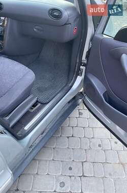 Хетчбек Mercedes-Benz A-Class 2001 в 