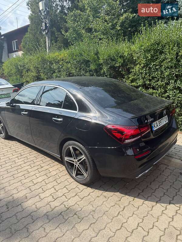 Седан Mercedes-Benz A-Class 2021 в Києві