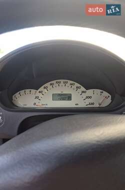 Хэтчбек Mercedes-Benz A-Class 2004 в 