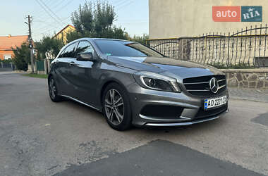 Хэтчбек Mercedes-Benz A-Class 2012 в 