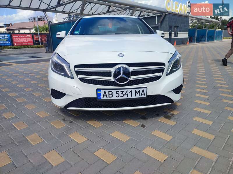 Хэтчбек Mercedes-Benz A-Class 2012 в 