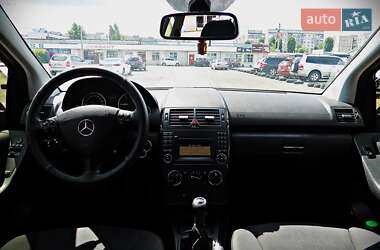 Хэтчбек Mercedes-Benz A-Class 2011 в 