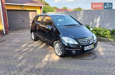 Хэтчбек Mercedes-Benz A-Class 2012 в 