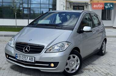 Хэтчбек Mercedes-Benz A-Class 2011 в 