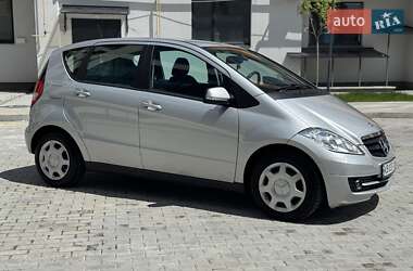 Хэтчбек Mercedes-Benz A-Class 2011 в 