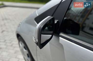 Хэтчбек Mercedes-Benz A-Class 2011 в 