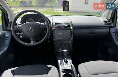 Хэтчбек Mercedes-Benz A-Class 2011 в 