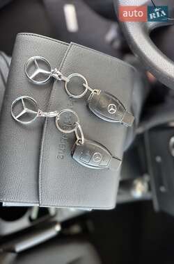 Хэтчбек Mercedes-Benz A-Class 2011 в 
