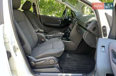 Хэтчбек Mercedes-Benz A-Class 2010 в 