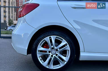 Хэтчбек Mercedes-Benz A-Class 2012 в 