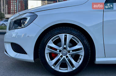 Хэтчбек Mercedes-Benz A-Class 2012 в 