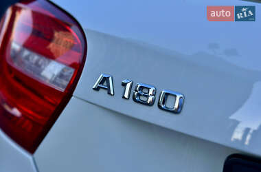 Хэтчбек Mercedes-Benz A-Class 2012 в 
