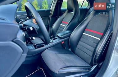 Хэтчбек Mercedes-Benz A-Class 2012 в 