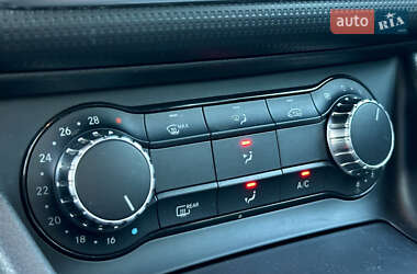 Хэтчбек Mercedes-Benz A-Class 2012 в 