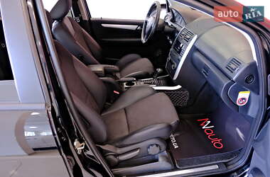 Хэтчбек Mercedes-Benz A-Class 2006 в  фото 48 Хэтчбек Mercedes-Benz A-Class 2006 в