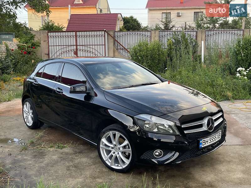 Хэтчбек Mercedes-Benz A-Class 2016 в 