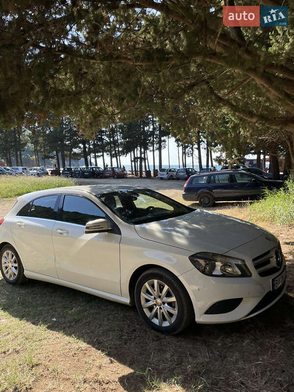 Хетчбек Mercedes-Benz A-Class 2014 в 