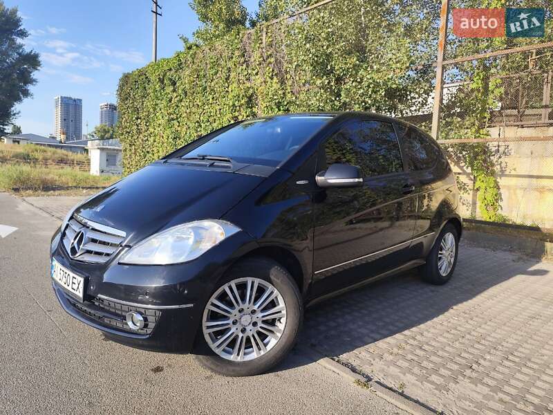 Купе Mercedes-Benz A-Class 2010 в Києві