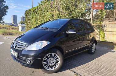 Купе Mercedes-Benz A-Class 2010 в 