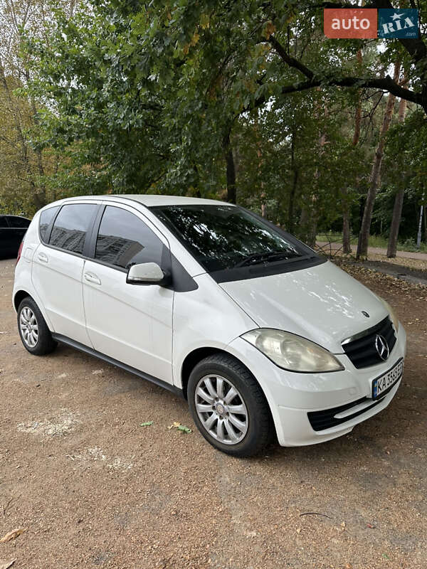 Хэтчбек Mercedes-Benz A-Class 2009 в 