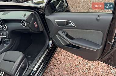 Хэтчбек Mercedes-Benz A-Class 2016 в 