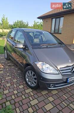 Хэтчбек Mercedes-Benz A-Class 2011 в 