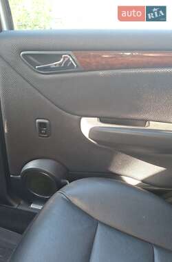 Хэтчбек Mercedes-Benz A-Class 2011 в 