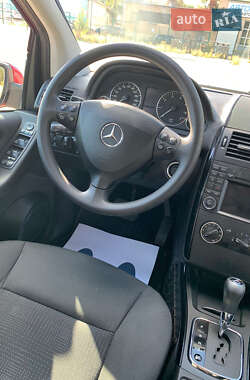 Хэтчбек Mercedes-Benz A-Class 2010 в 