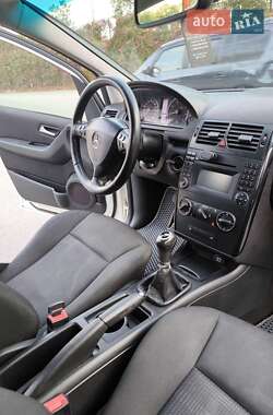 Хэтчбек Mercedes-Benz A-Class 2009 в 