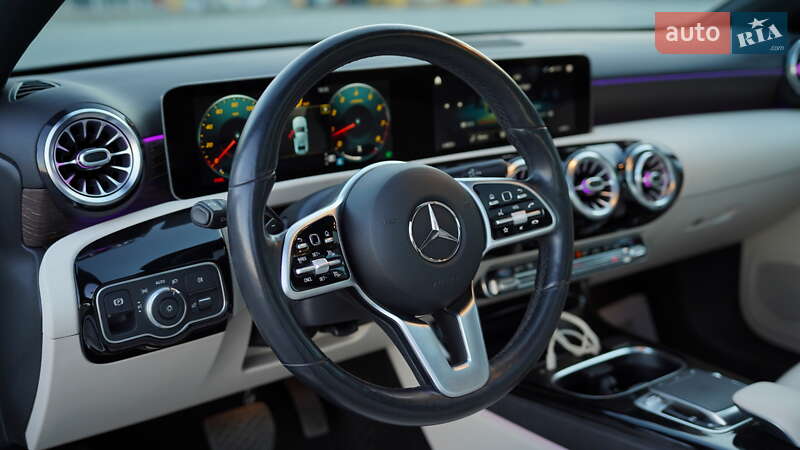 Седан Mercedes-Benz A-Class 2018 в Сторожинце