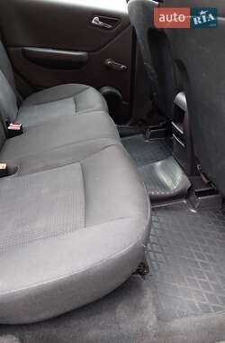 Хетчбек Mercedes-Benz A-Class 2010 в 