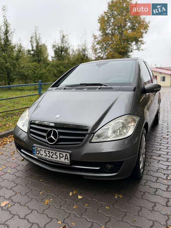 Хэтчбек Mercedes-Benz A-Class 2010 в 