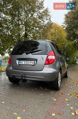 Хэтчбек Mercedes-Benz A-Class 2010 в 