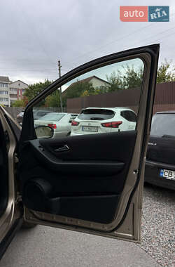 Хэтчбек Mercedes-Benz A-Class 2005 в  фото 36 Хэтчбек Mercedes-Benz A-Class 2005 в