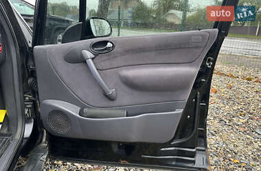 Хэтчбек Mercedes-Benz A-Class 2000 в 