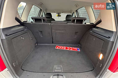 Хэтчбек Mercedes-Benz A-Class 2011 в 