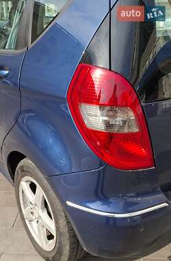 Хэтчбек Mercedes-Benz A-Class 2009 в 