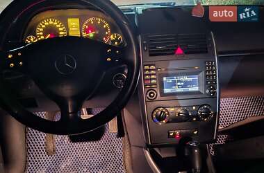 Хэтчбек Mercedes-Benz A-Class 2009 в 