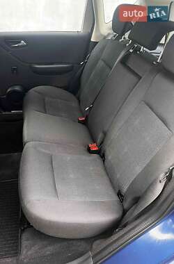 Хэтчбек Mercedes-Benz A-Class 2009 в 