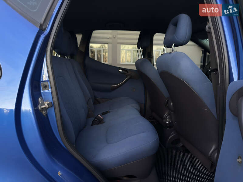 Хэтчбек Mercedes-Benz A-Class 2001 в Черновцах фото 24 Хэтчбек Mercedes-Benz A-Class 2001 в Черновцах