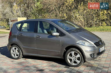 Хетчбек Mercedes-Benz A-Class 2004 в  фото 6 Хетчбек Mercedes-Benz A-Class 2004 в