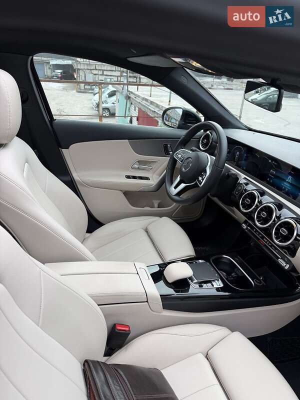 Седан Mercedes-Benz A-Class 2019 в Дніпрі фото 3 Седан Mercedes-Benz A-Class 2019 в Дніпрі