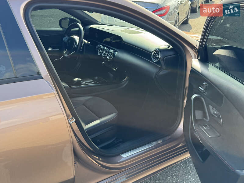 Седан Mercedes-Benz A-Class 2021 в Киеве