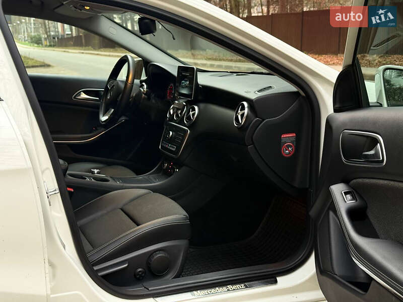 Хэтчбек Mercedes-Benz A-Class 2016 в Львове фото 13 Хэтчбек Mercedes-Benz A-Class 2016 в Львове