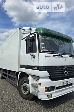 Грузовой фургон Mercedes-Benz Actros 2002 в Тульчине